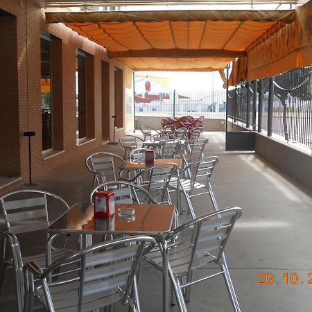 Hostal Restaurante Hermanos Zamora Пальма дел Рио Экстерьер фото