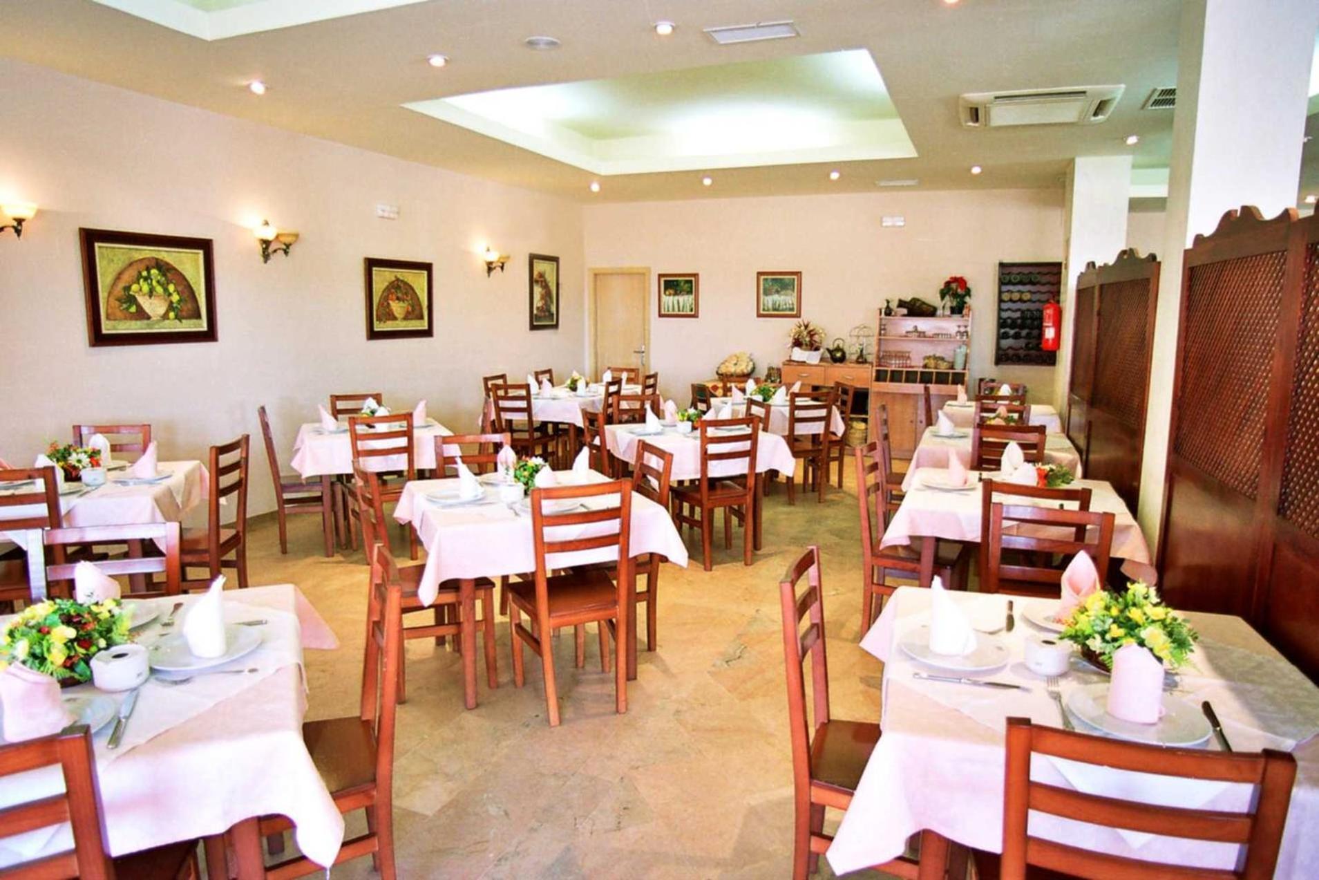 Hostal Restaurante Hermanos Zamora Пальма дел Рио Экстерьер фото