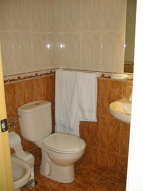 Hostal Restaurante Hermanos Zamora Пальма дел Рио Номер фото