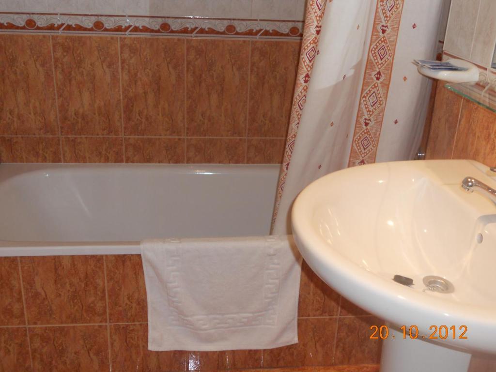 Hostal Restaurante Hermanos Zamora Пальма дел Рио Номер фото